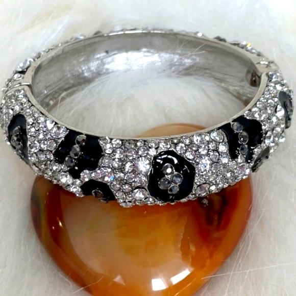 NWT hinged Encrusted in Rhinestones Silver and Black Bracelet Cuff!! GORGEOUS - Picture 1 of 5